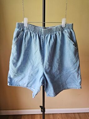 Vintage Chic Light Wash Denim Elastic Waist Shorts Size 16